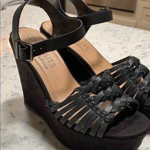Like new black wedges